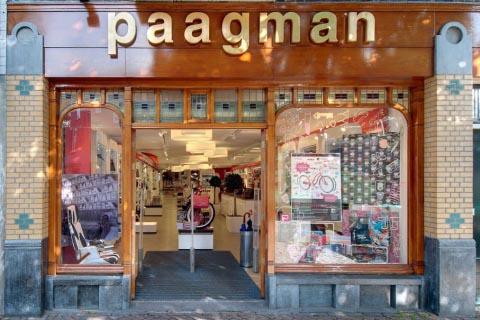 Susan Smit bezoekt Boekhandel Paagman in Den Haag