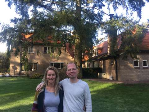 Nu online: podcast Lopen met Lebowski met Marion Pauw in villa die haar inspireerde voor haar roman