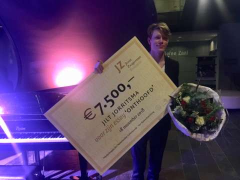 Jilt Jorritsma wint Joost Zwagerman Essayprijs 2018