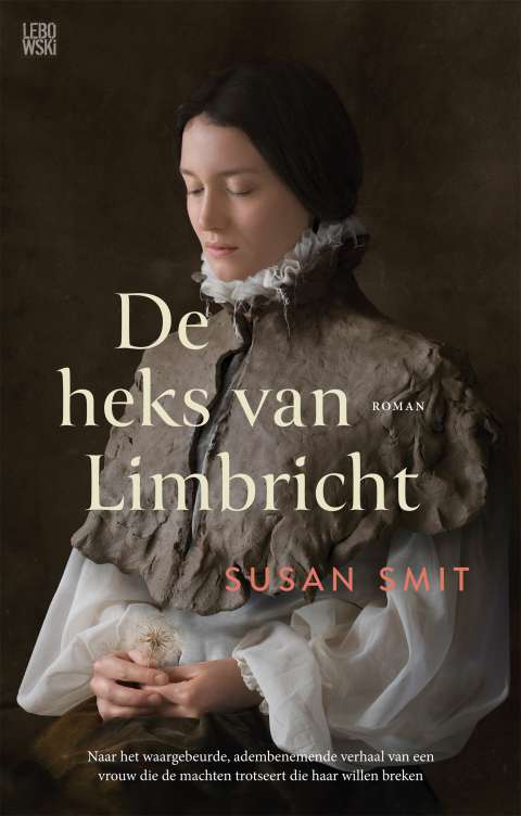 Susan signeert op het terras van Landgoed kasteel Limbricht