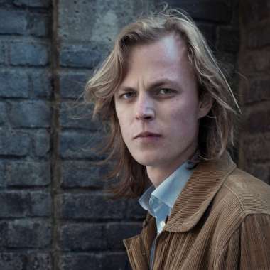Teruglezen en -luisteren: Jonah Falke gaat het klooster in voor Vrij Nederland